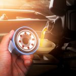 Tecken på att det är dags att byta olja och oljefilter i bilen